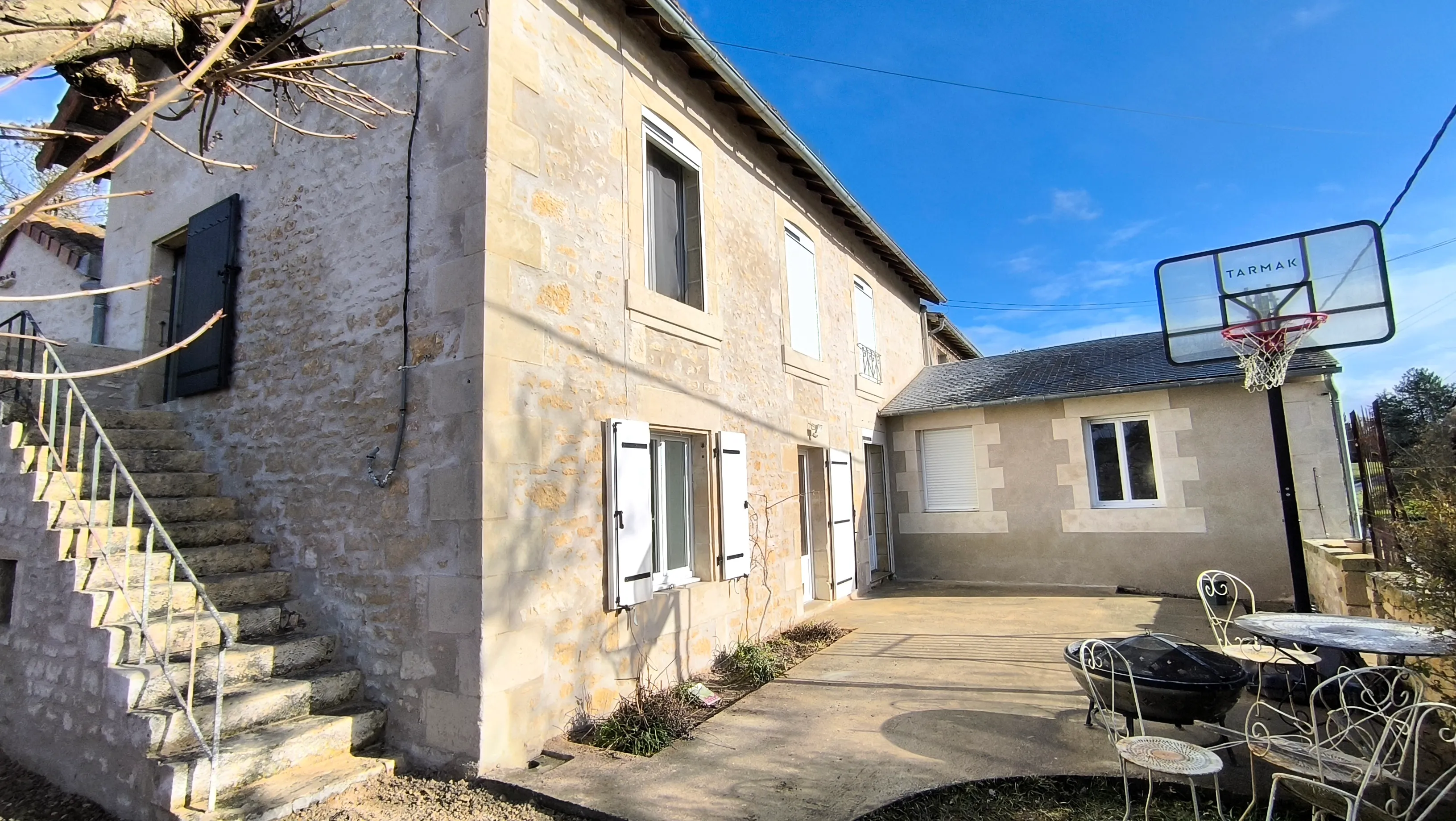 Façade avec enduit chaux-sable après finition