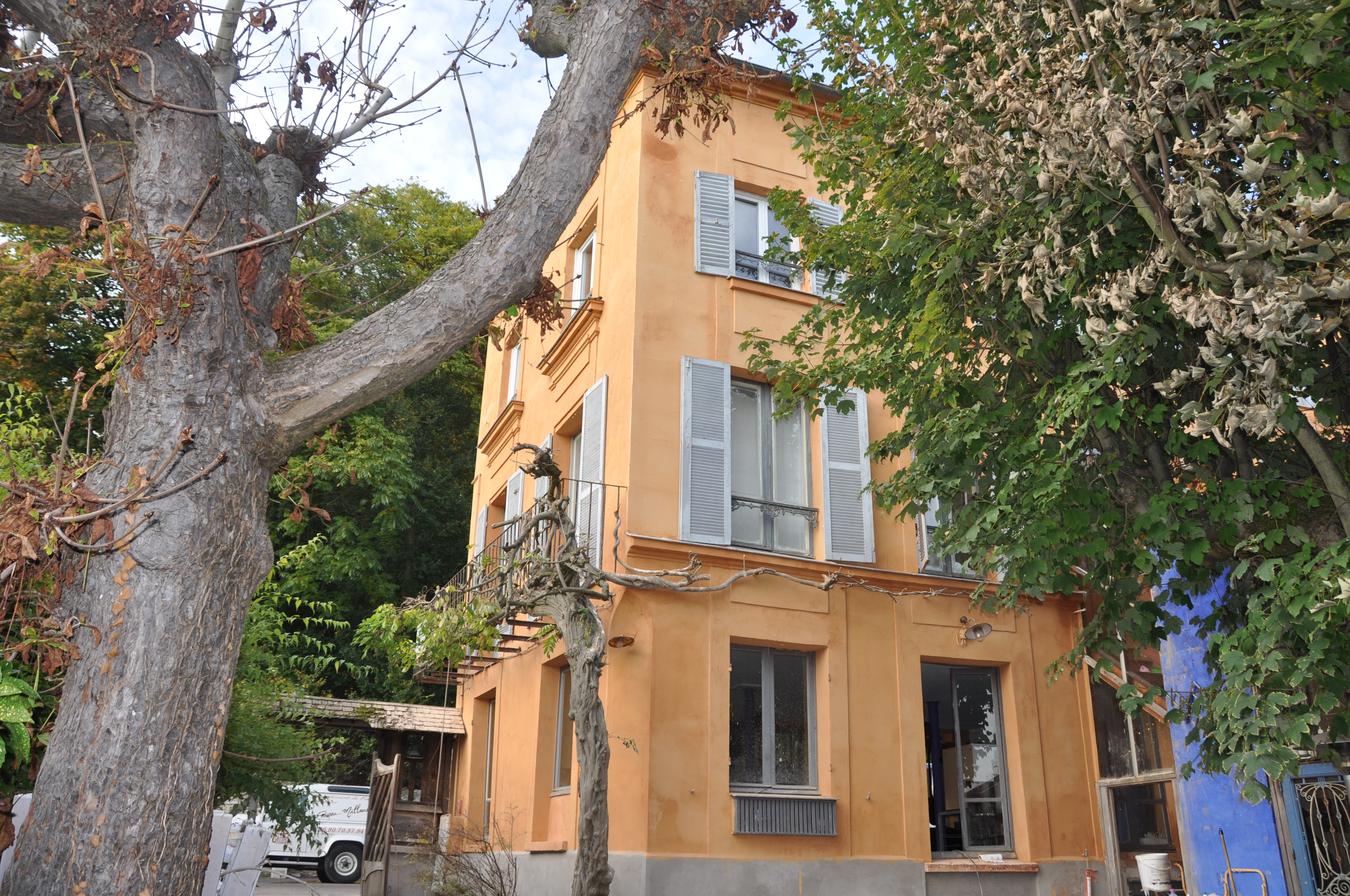 Façade ravalée à la chaux aérienne, finition claire et homogène